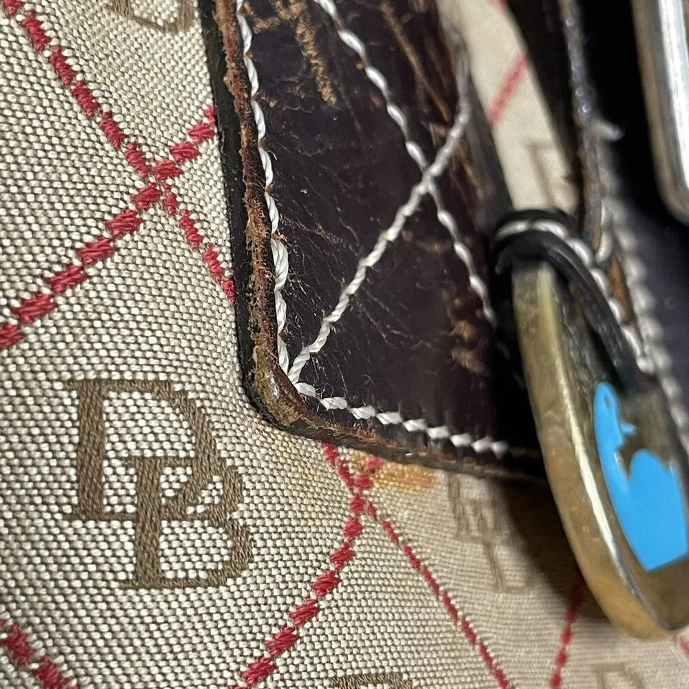 Dooney & Bourke tote stylish it